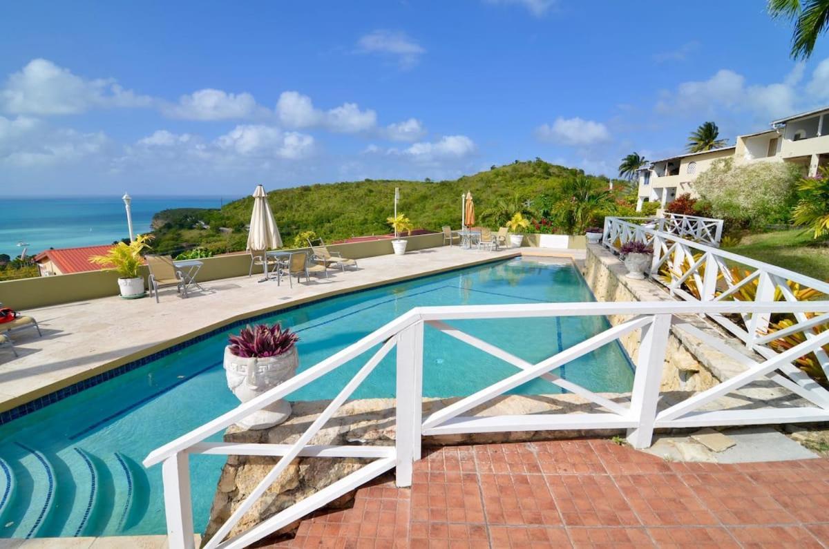 Halcyon Heights Condominium Dickenson Bay 外观 照片